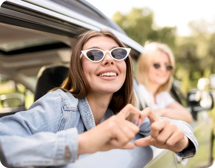 Пасажирки в авто — радість і спільнота під час поїздки